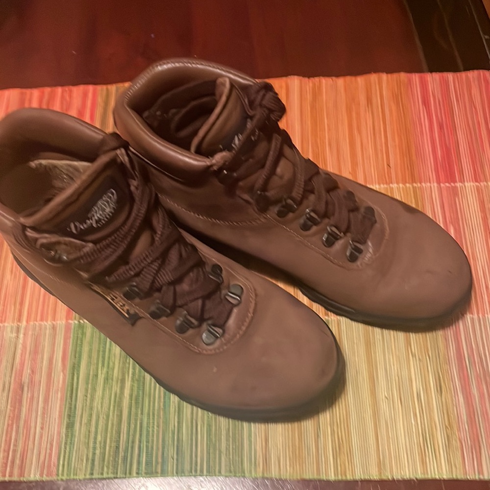 Sky walkers Gore Tex hiking women’s boots 7.5
